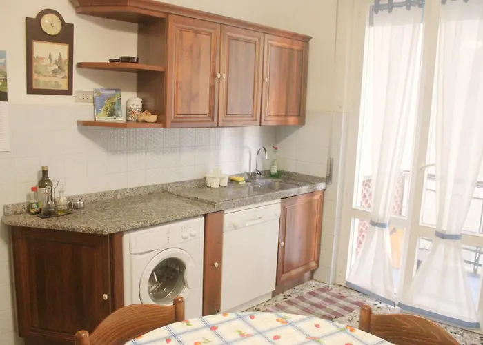 Due Lune Al Mare 레반토